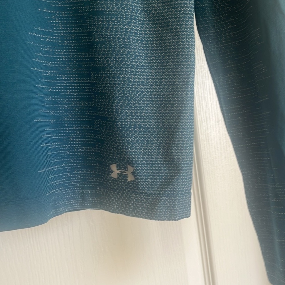 Women under Armour, long sleeve loose top size small
